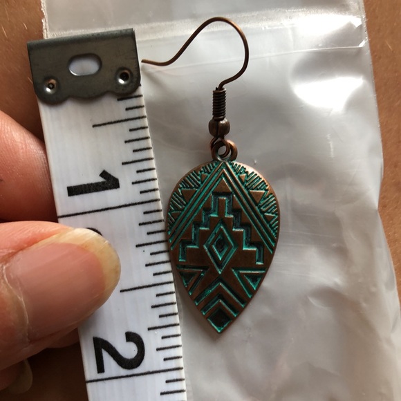 Retro bronze smeared ethic style earrings with turquoise embellishment - Picture 2 of 4
